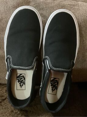 Vans: slip on/in casual walking sneakers woman’s size 8 but can be unsex.